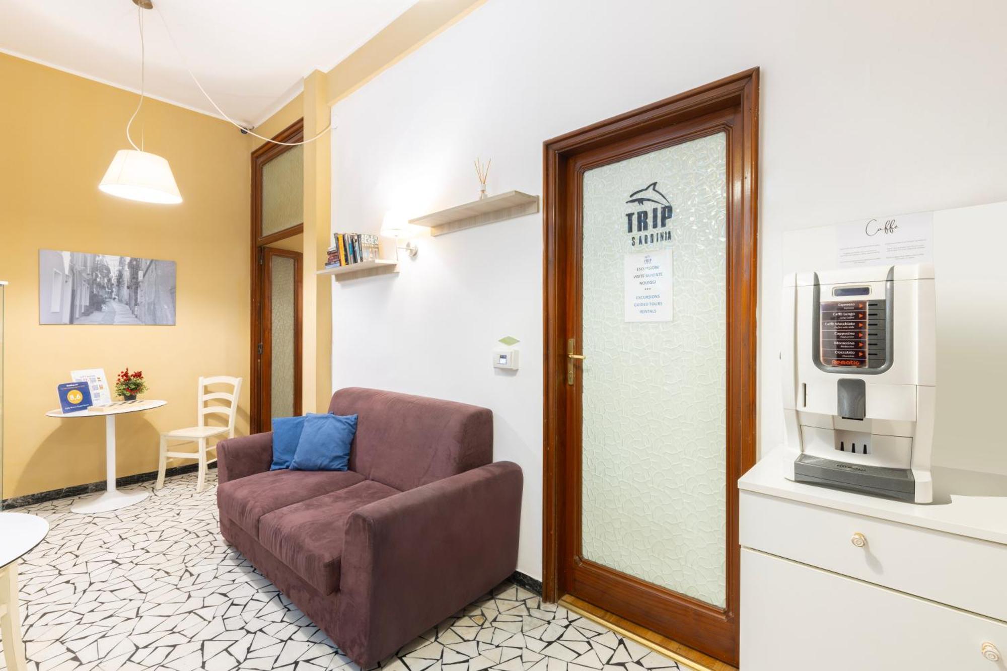 Kalie Rooms Guest House Cagliari Bagian luar foto