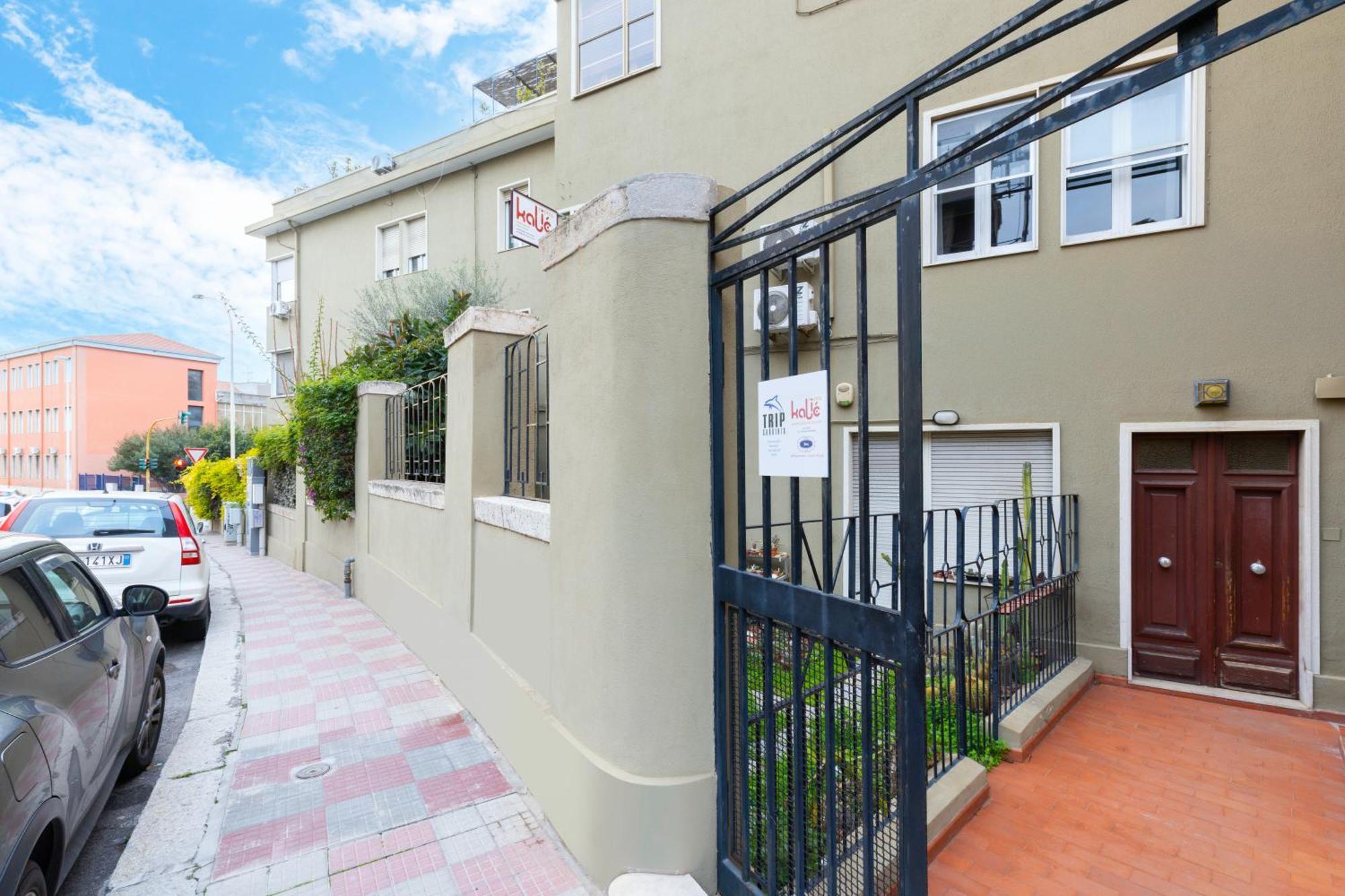 Kalie Rooms Guest House Cagliari Bagian luar foto