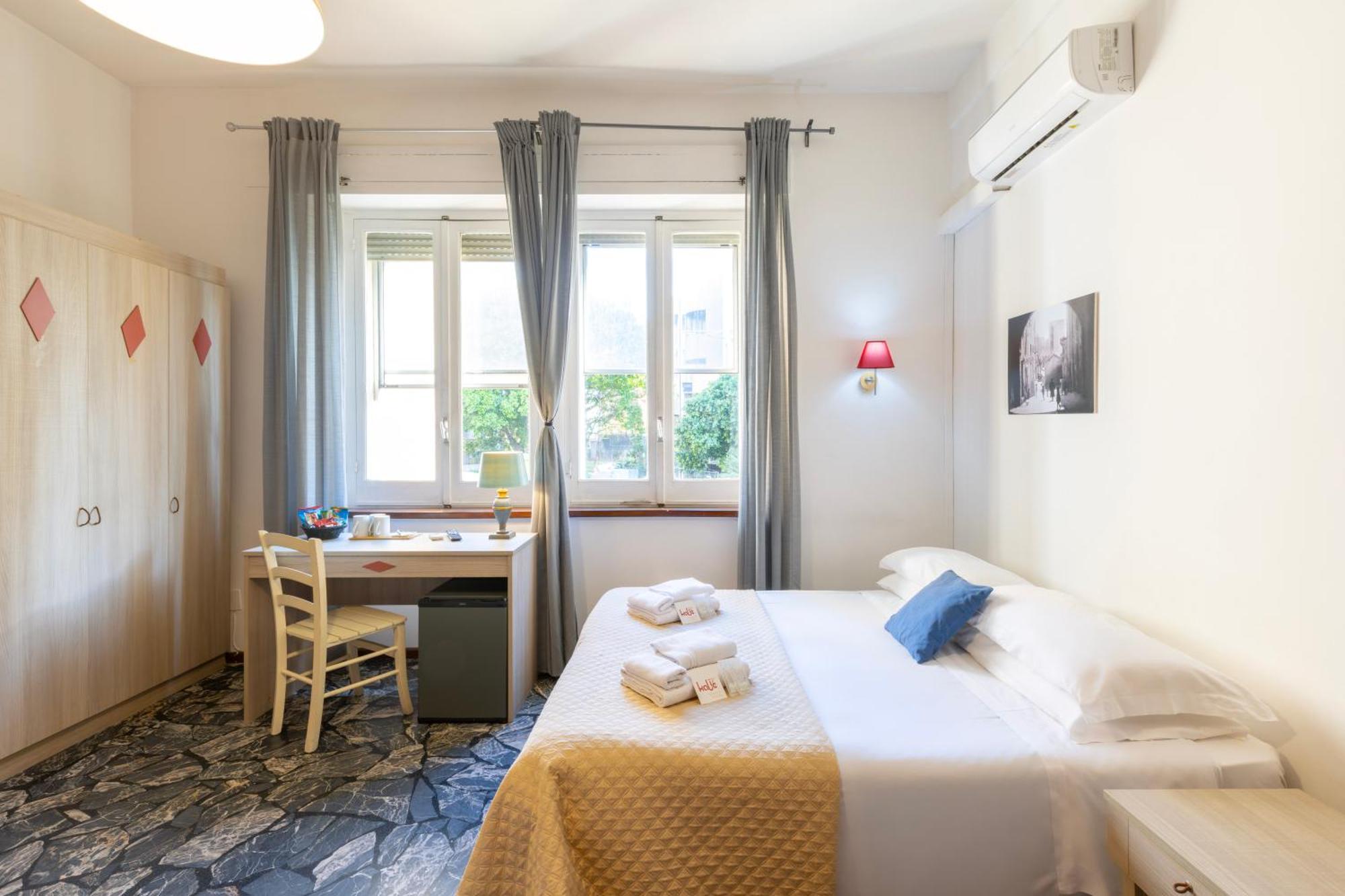 Kalie Rooms Guest House Cagliari Bagian luar foto
