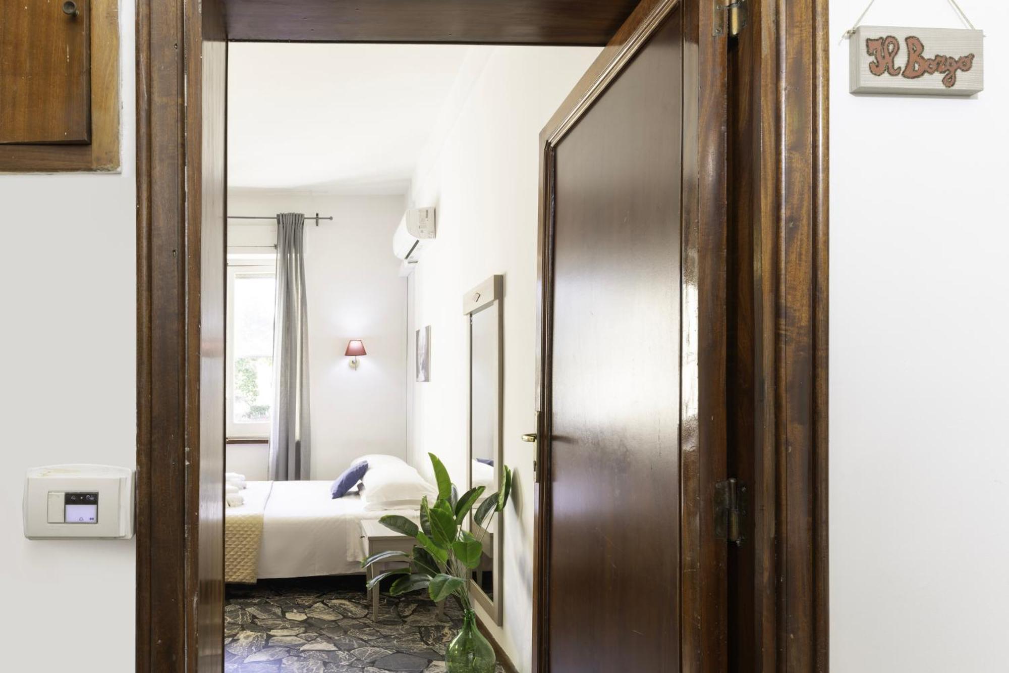 Kalie Rooms Guest House Cagliari Bagian luar foto