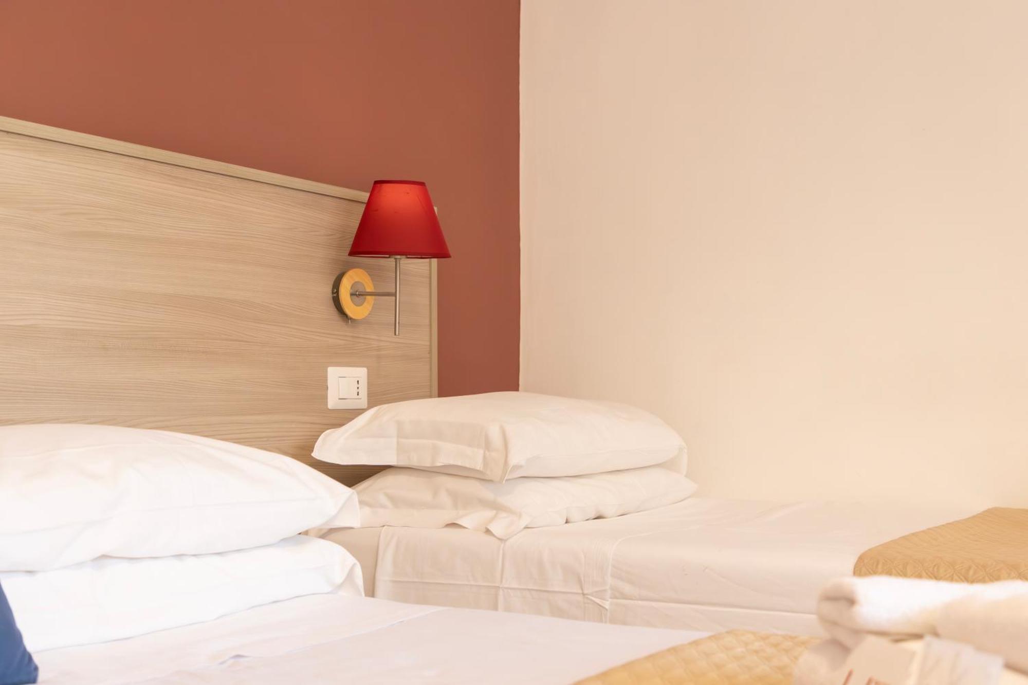 Kalie Rooms Guest House Cagliari Bagian luar foto
