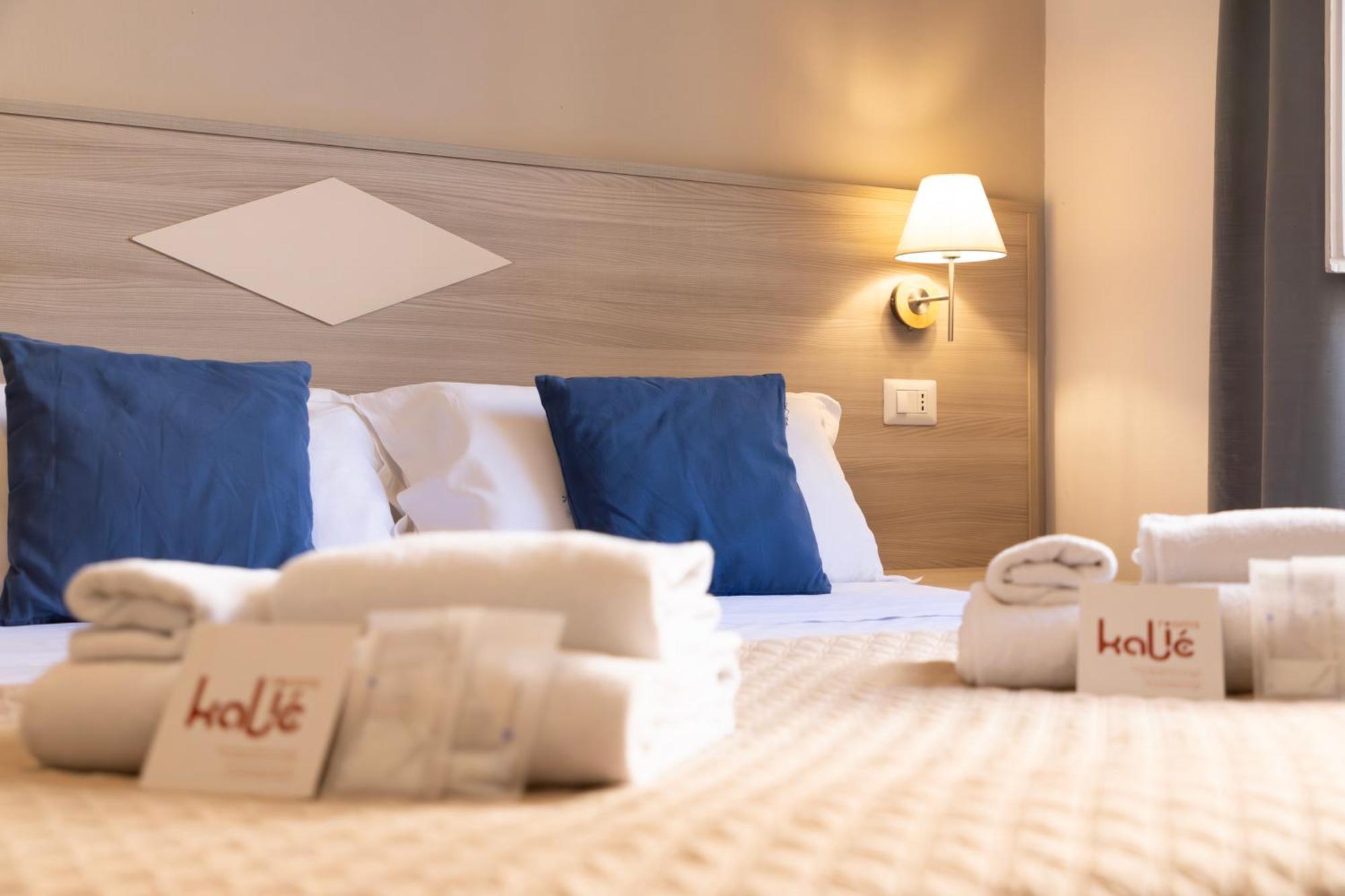 Kalie Rooms Guest House Cagliari Bagian luar foto